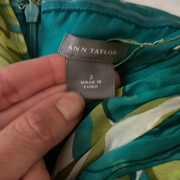 Lightly lined halter dress - Picture 6 of 7